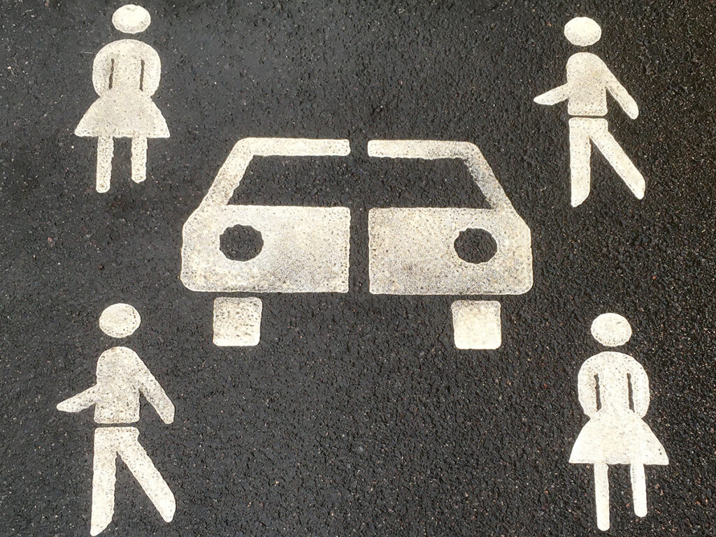 Carsharing-Symbol auf Asphalt