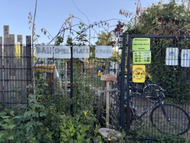 Fraktion vor Ort: Bauspielplatz KiFaNa